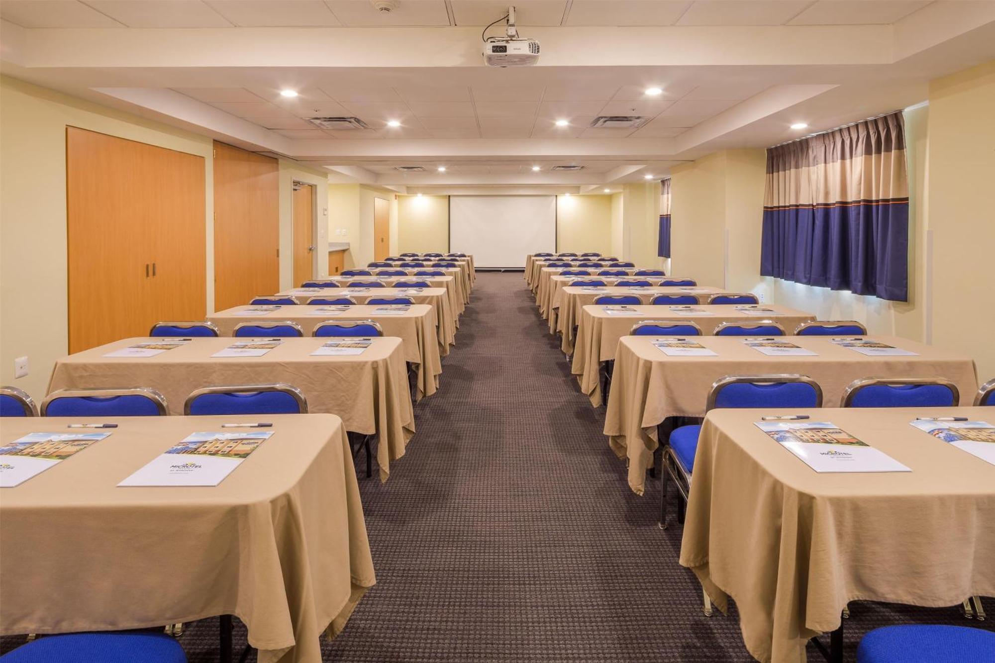 Hotel Microtel & By Wyndham 3*